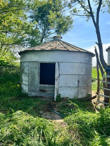 Home & Living > Outdoor & Gardening > Garden Decoration - Grain Bin, Vintage Storage Shed, Rustic She Shed, Garden, Tiny H...