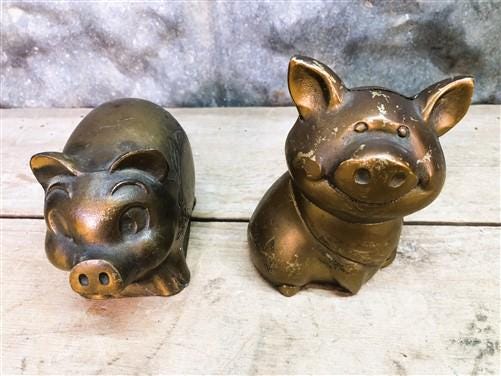 Art & Collectibles > Collectibles > Figurines & Knick Knacks - 2 Piggy Banks, Salesman Sample, Doorstep Toy Coin Money Arc...