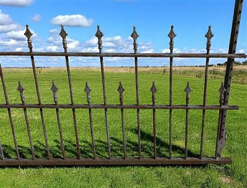 Home & Living > Outdoor & Gardening > Garden Decoration > Yard Art - Wrought Iron Vintage Fence Panel (97x41) Architectura...