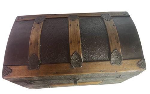 Small Steamer Trunk, Immigrant Trunk, Vintage Wood Metal Blanket Storage Chest A