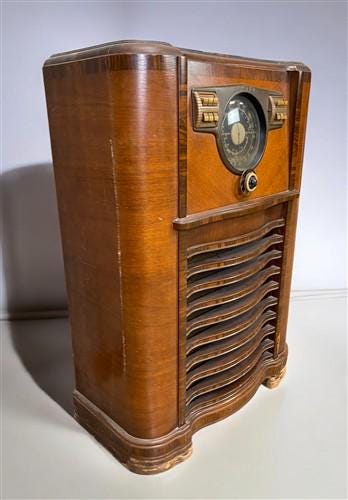 Electronics & Accessories > Audio > Stereos & Home Audio - 1940 Zenith Model 10S464 Radio, Vintage Floor Model, Wooden Cab...