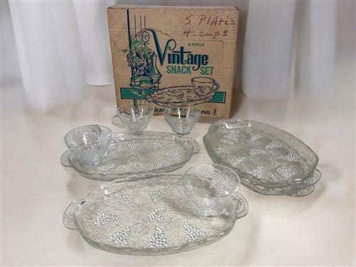 Home & Living > Kitchen & Dining > Dining & Serving - 1950s Anchor Hocking Grape & Leaf Snack Set, 4 Plates 4 Cups, Origin...