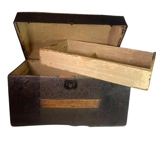 Small Steamer Trunk, Immigrant Trunk, Vintage Wood Metal Blanket Storage Chest A