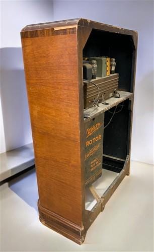 Electronics & Accessories > Audio > Stereos & Home Audio - 1940 Zenith Model 10S464 Radio, Vintage Floor Model, Wooden Cab...