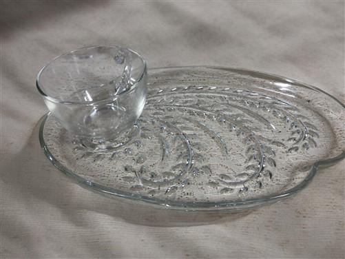 Home & Living > Kitchen & Dining > Dining & Serving - 1950s Homestead Retro Snack Set, 4 Plates 4 Cups Federal Glass, Orig...