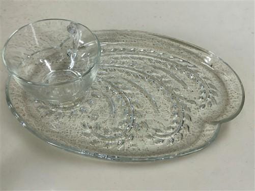 Home & Living > Kitchen & Dining > Dining & Serving - 1950s Homestead Retro Snack Set, 4 Plates 4 Cups Federal Glass, Orig...