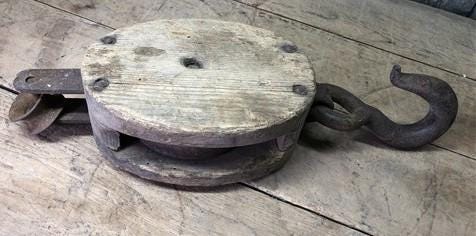 Block Pulley, Vintage Wood Cast Iron Rustic Farm Barn Hay Trolley Carrier A7