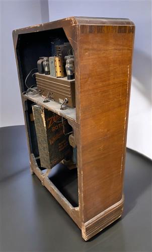 Electronics & Accessories > Audio > Stereos & Home Audio - 1940 Zenith Model 10S464 Radio, Vintage Floor Model, Wooden Cab...