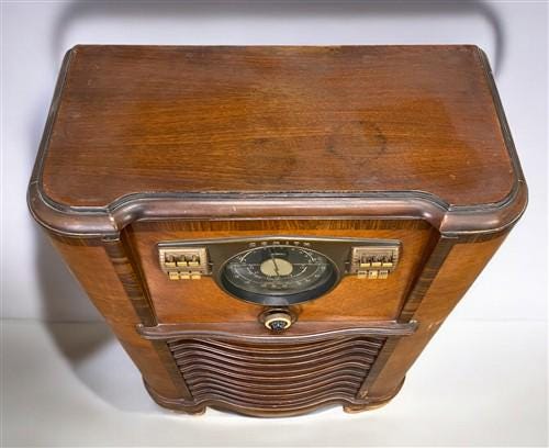 Electronics & Accessories > Audio > Stereos & Home Audio - 1940 Zenith Model 10S464 Radio, Vintage Floor Model, Wooden Cab...