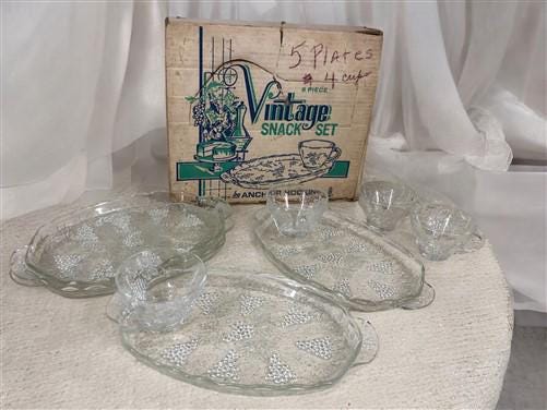 Home & Living > Kitchen & Dining > Dining & Serving - 1950s Anchor Hocking Grape & Leaf Snack Set, 4 Plates 4 Cups, Origin...