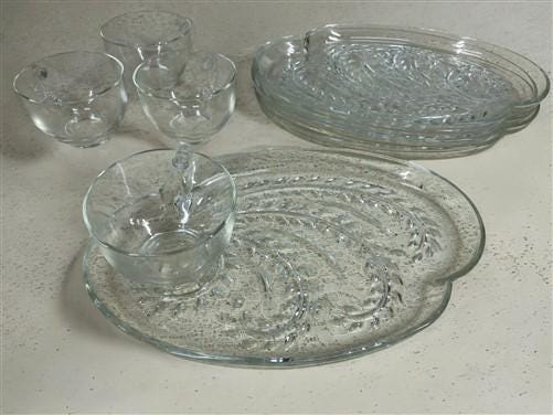 Home & Living > Kitchen & Dining > Dining & Serving - 1950s Homestead Retro Snack Set, 4 Plates 4 Cups Federal Glass, Orig...