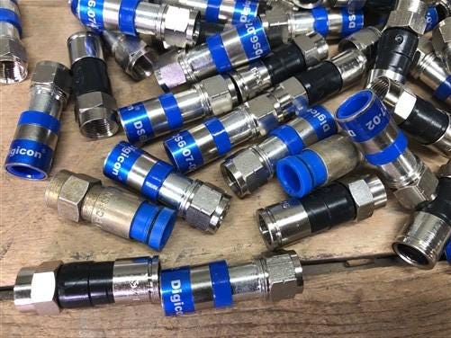 Electronics & Accessories > Parts & Electrical - Lot Thomas & Betts LRC Snap N Seal Coaxial Coax Cable Connectors, SNS59,...